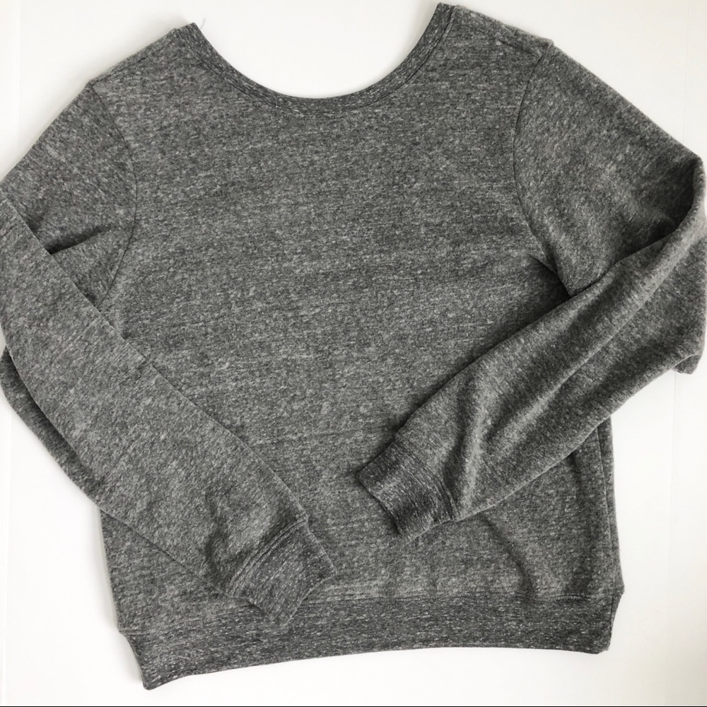 Cozy V-back sweatshirt